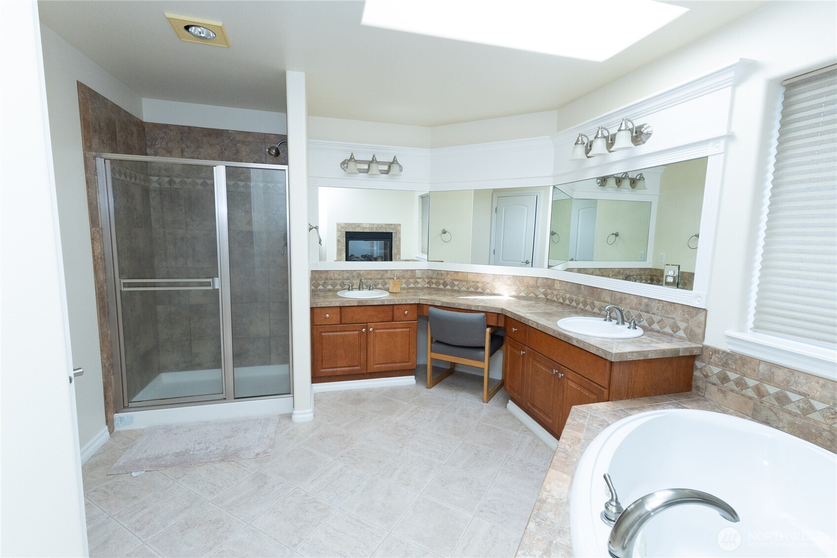 11816 SE 240th Place , Kent, WA 98030