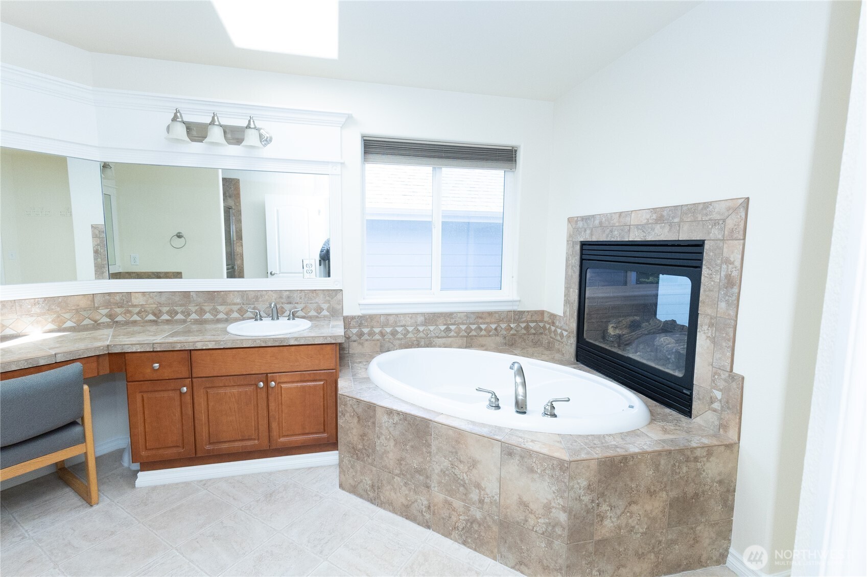 11816 SE 240th Place , Kent, WA 98030