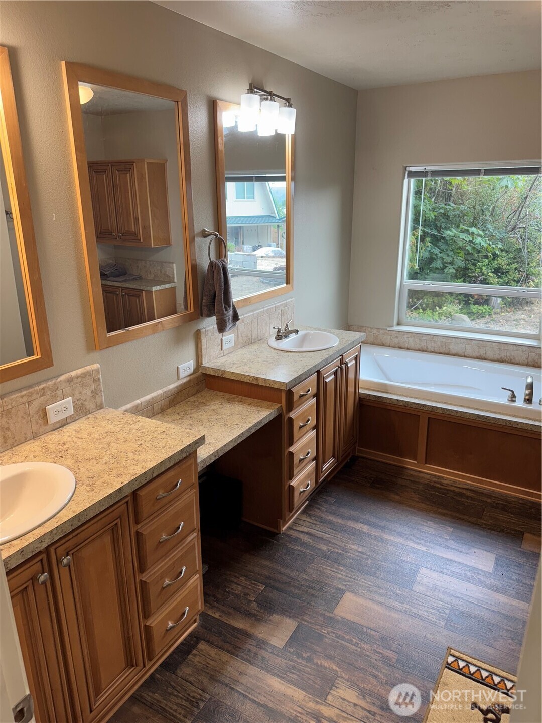 31 Hood Place , Brinnon, WA 98320-9717
