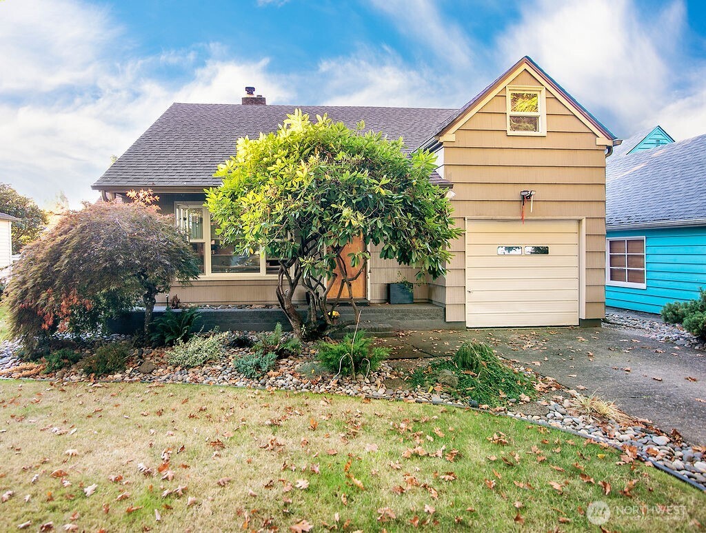 571 26th Avenue , Longview, WA 98632