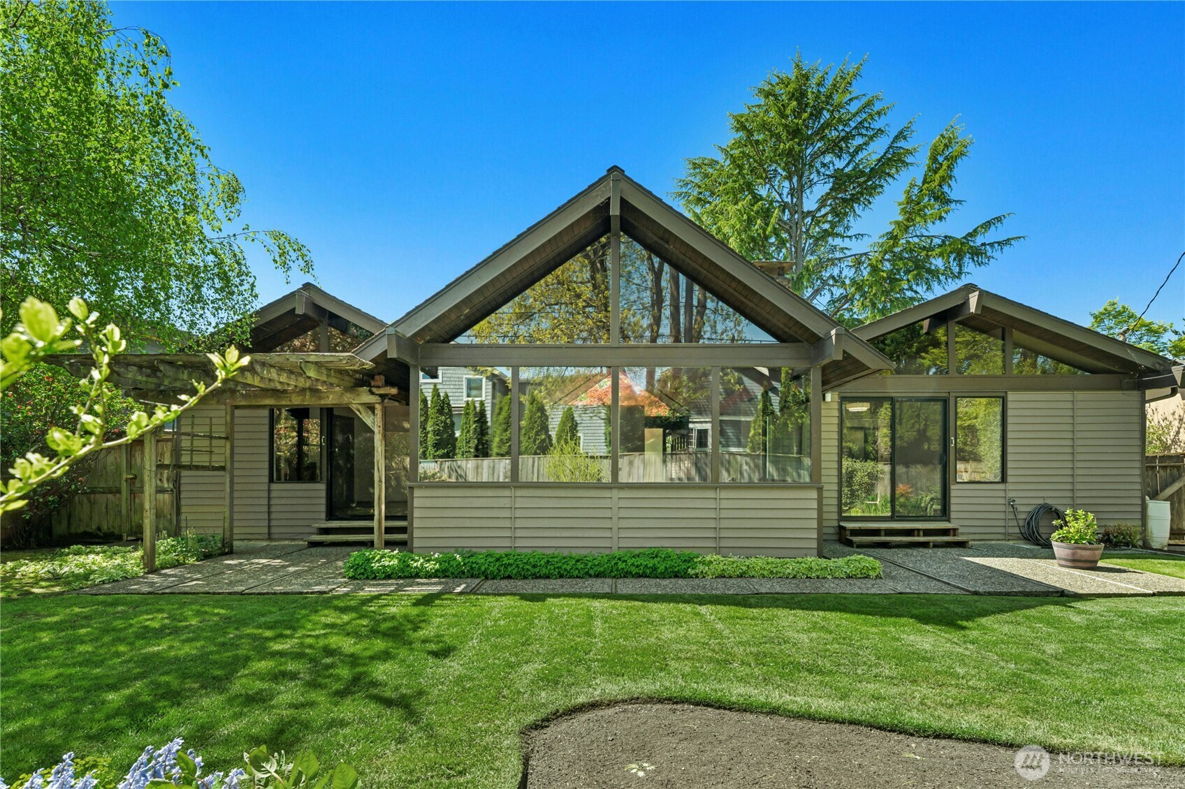 2258 40th Avenue E, Seattle, WA 98112