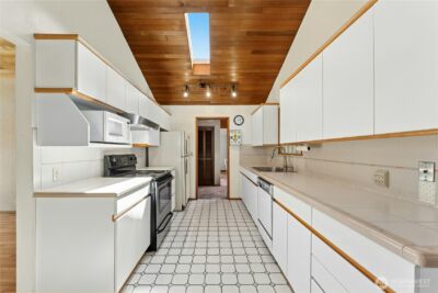 2258 40th Avenue E, Seattle, WA 98112 - Photo 8