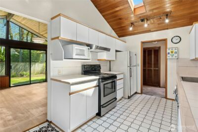 2258 40th Avenue E, Seattle, WA 98112 - Photo 9