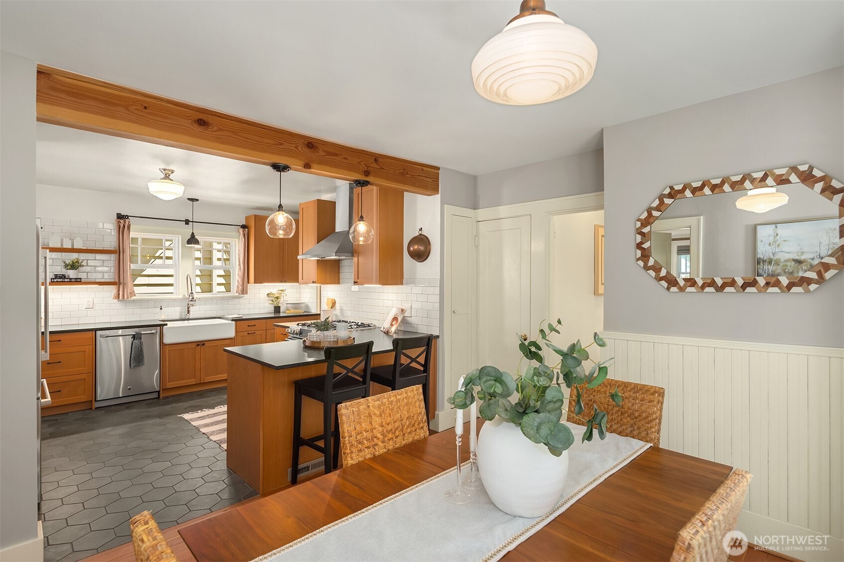 546 N 75th Street , Seattle, WA 98103