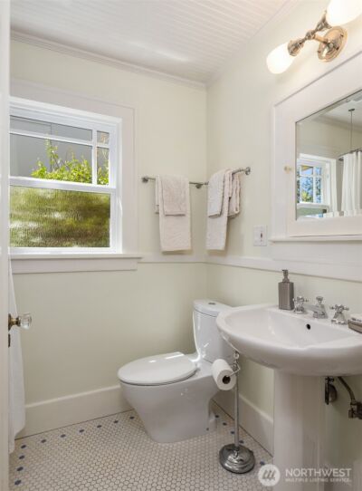 546 N 75th Street , Seattle, WA 98103 - Photo 19