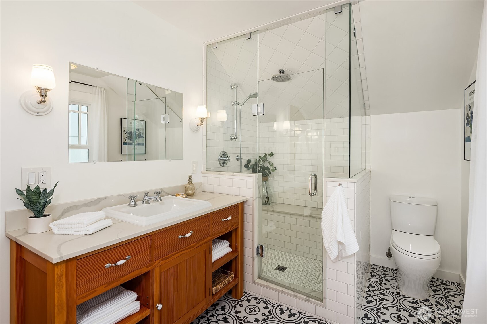 546 N 75th Street , Seattle, WA 98103