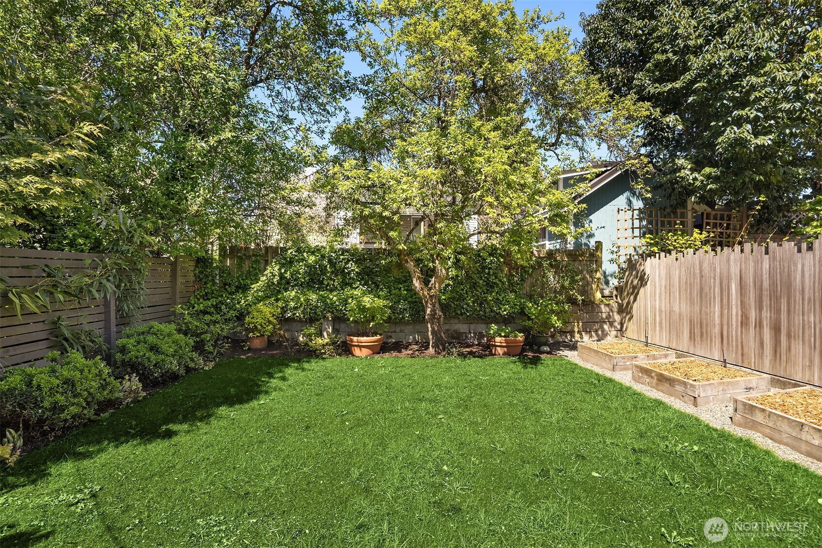 546 N 75th Street , Seattle, WA 98103