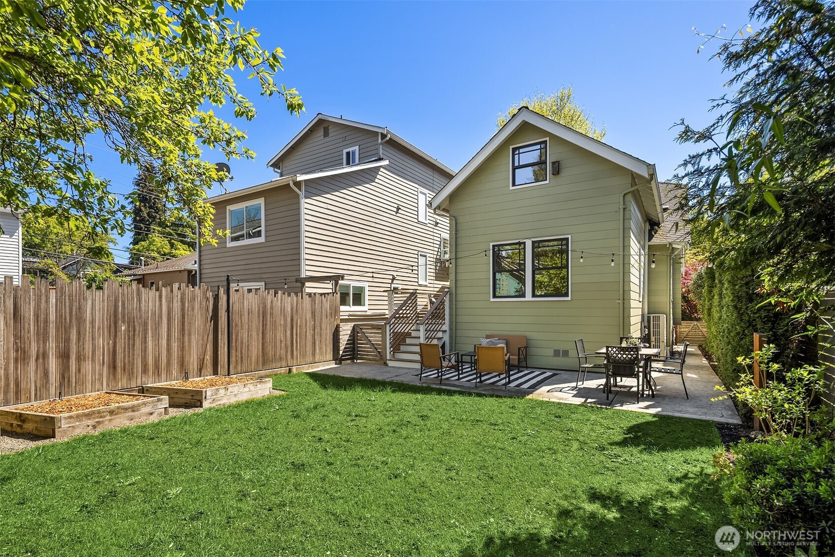 546 N 75th Street , Seattle, WA 98103