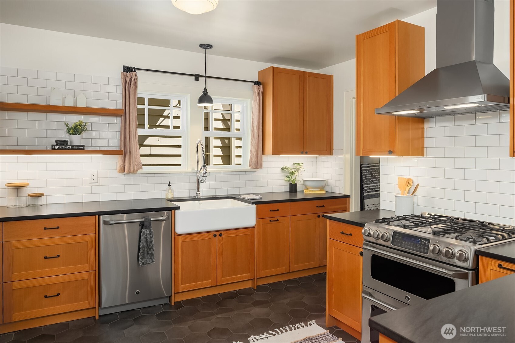 546 N 75th Street , Seattle, WA 98103