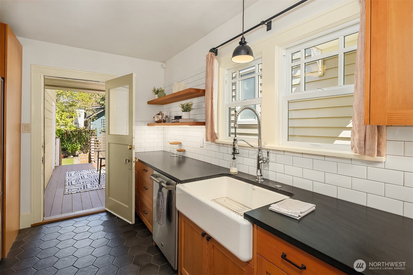 546 N 75th Street , Seattle, WA 98103