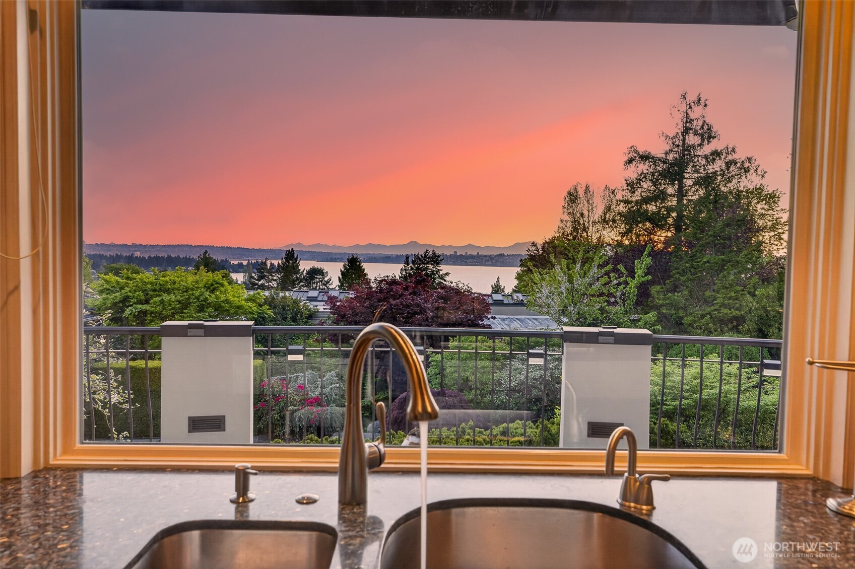 10419 NE 53RD Street , Kirkland, WA 98033