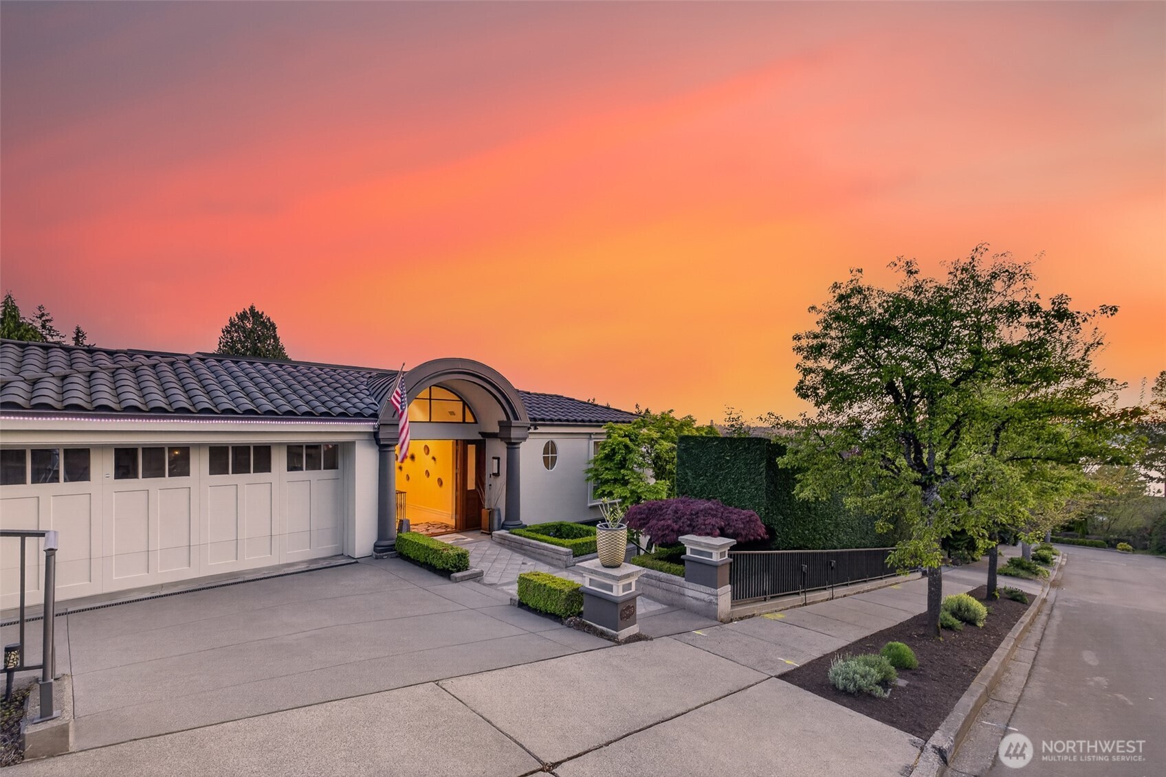 10419 NE 53RD Street , Kirkland, WA 98033