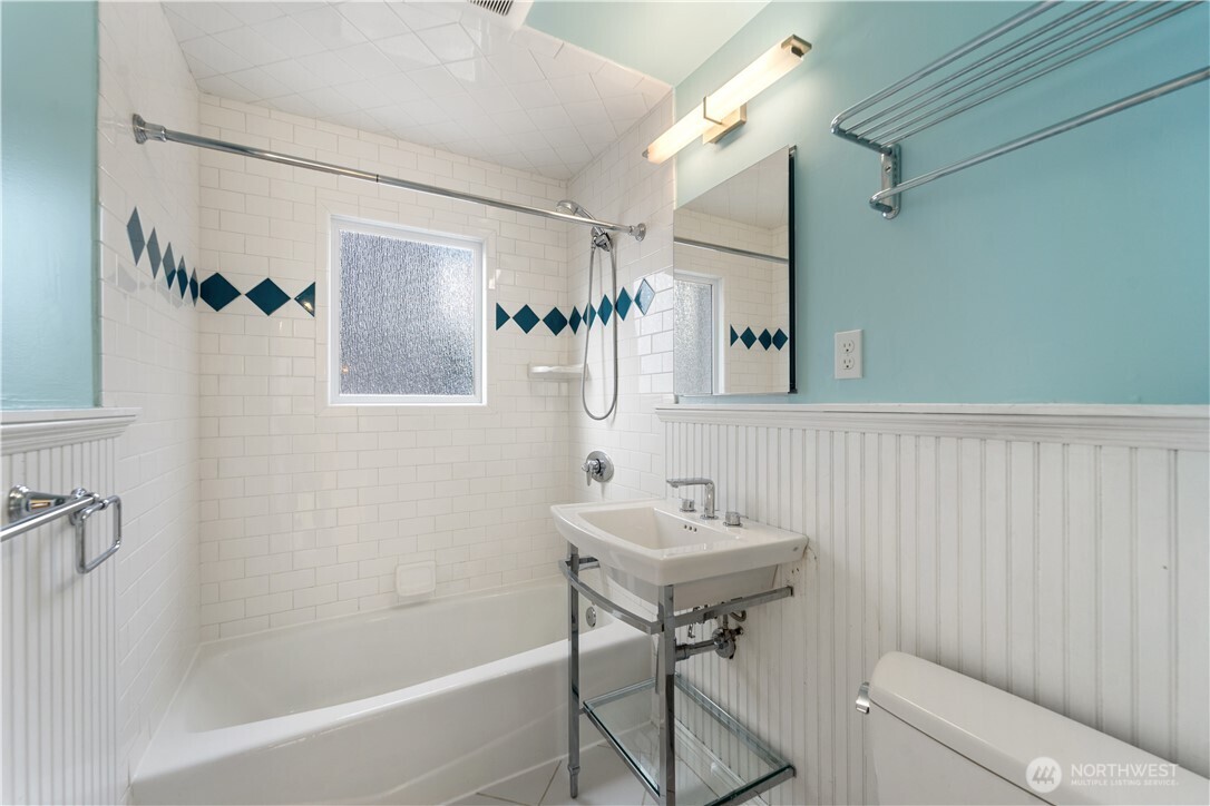 1752 NW 60th Street #A, Seattle, WA 98107
