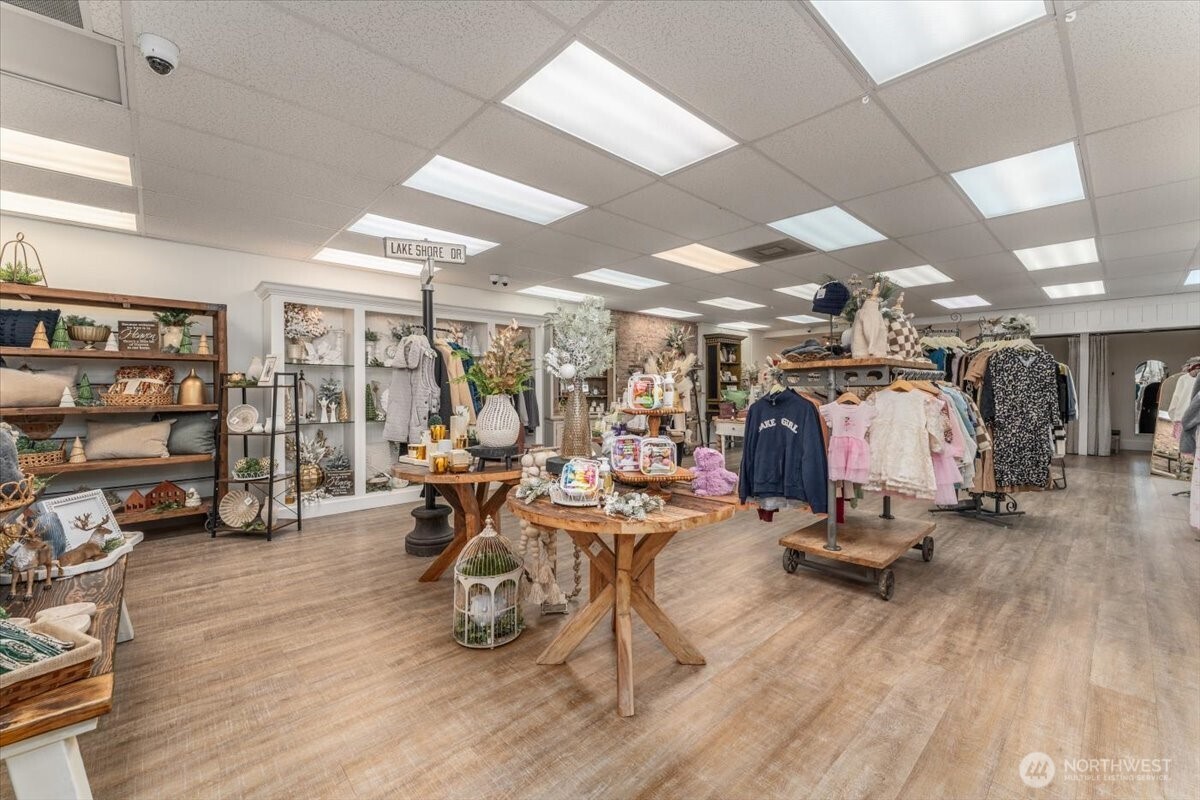 131 E Woodin Avenue , Chelan, WA 98816