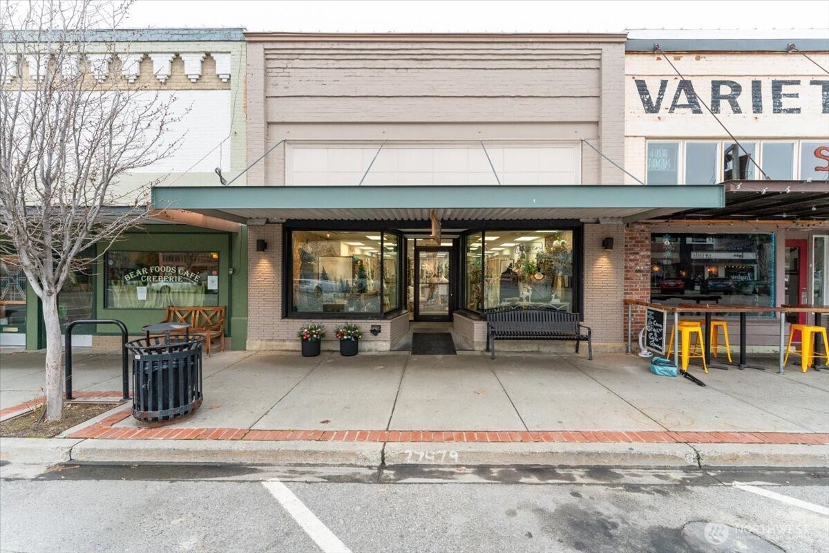 131 E Woodin Avenue , Chelan, WA 98816