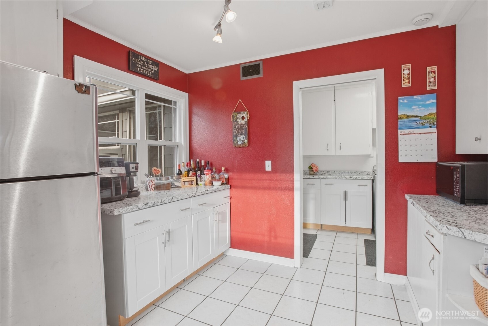 2748 Field St , Longview, WA 98632