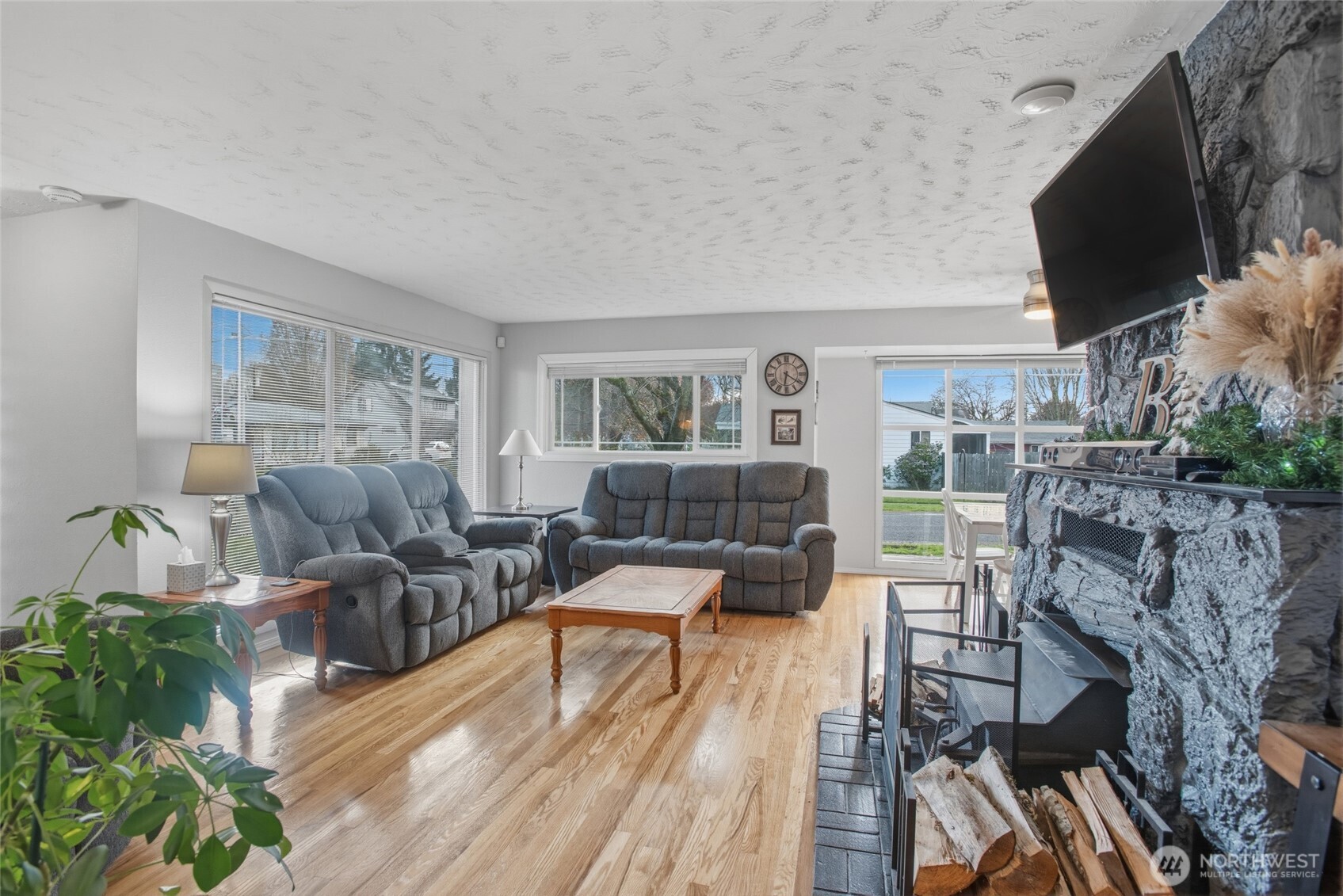 2748 Field St , Longview, WA 98632