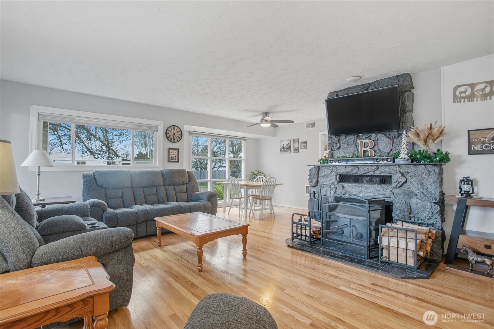 2748 Field St , Longview, WA 98632