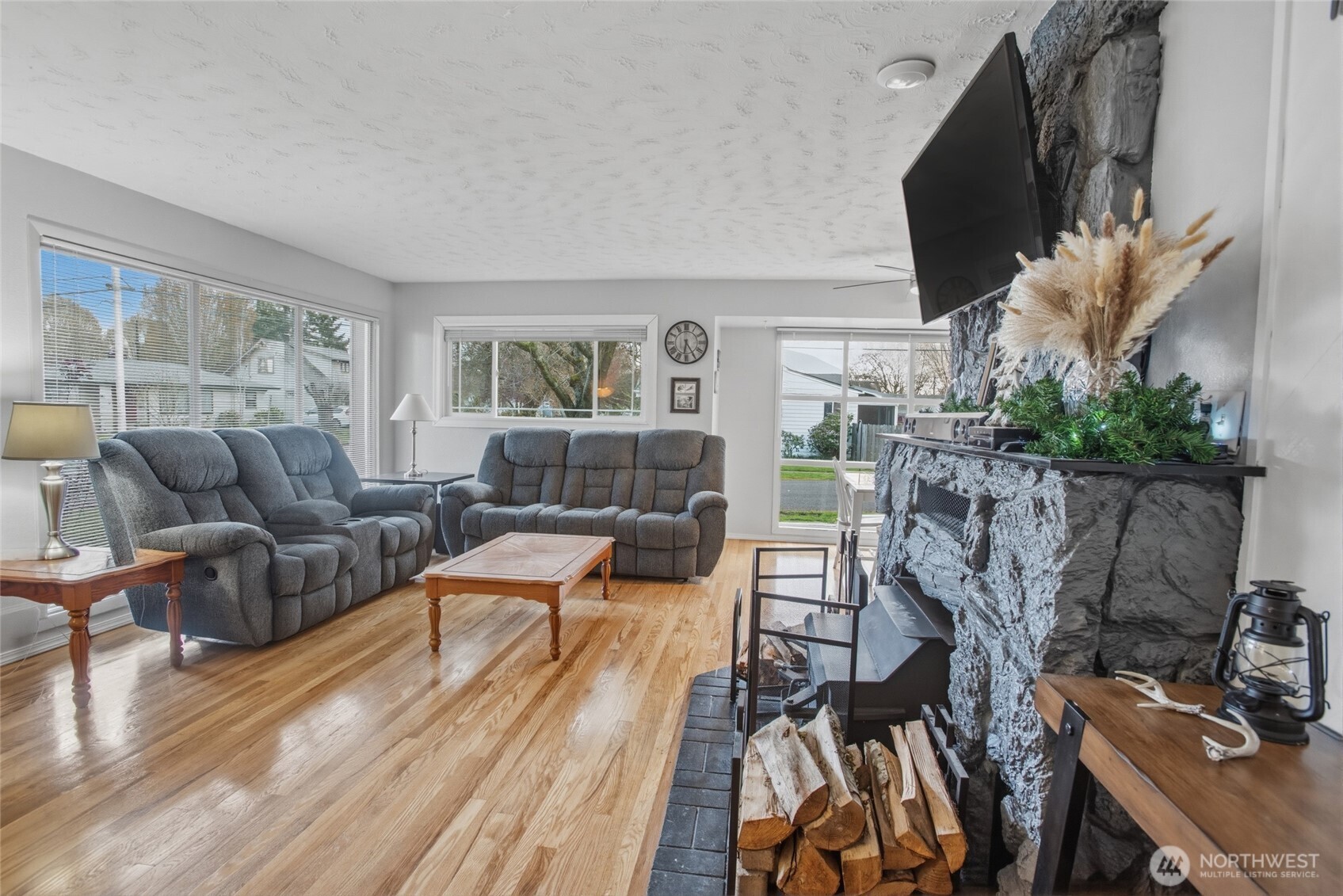 2748 Field St , Longview, WA 98632