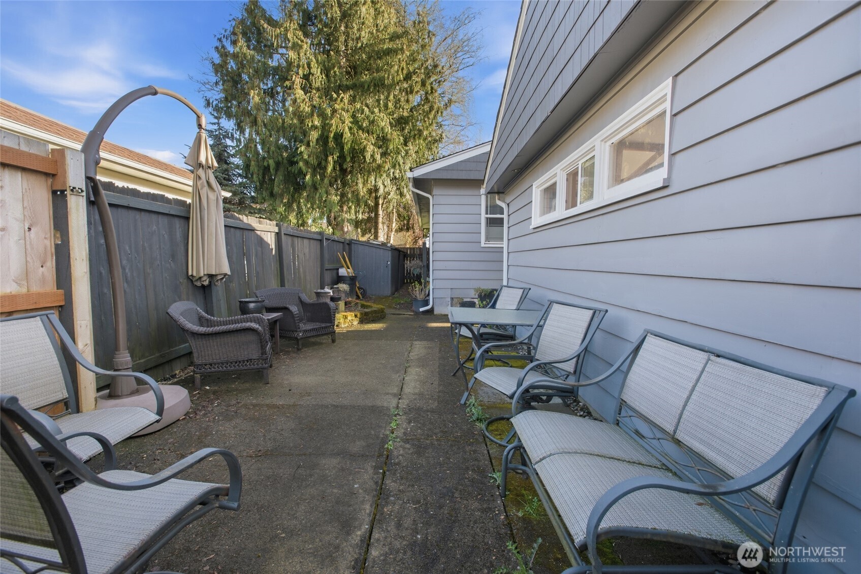 2748 Field St , Longview, WA 98632