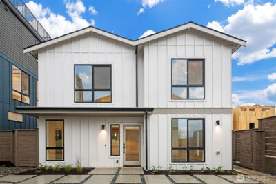 104 NE 44th Street , Seattle, WA 98105