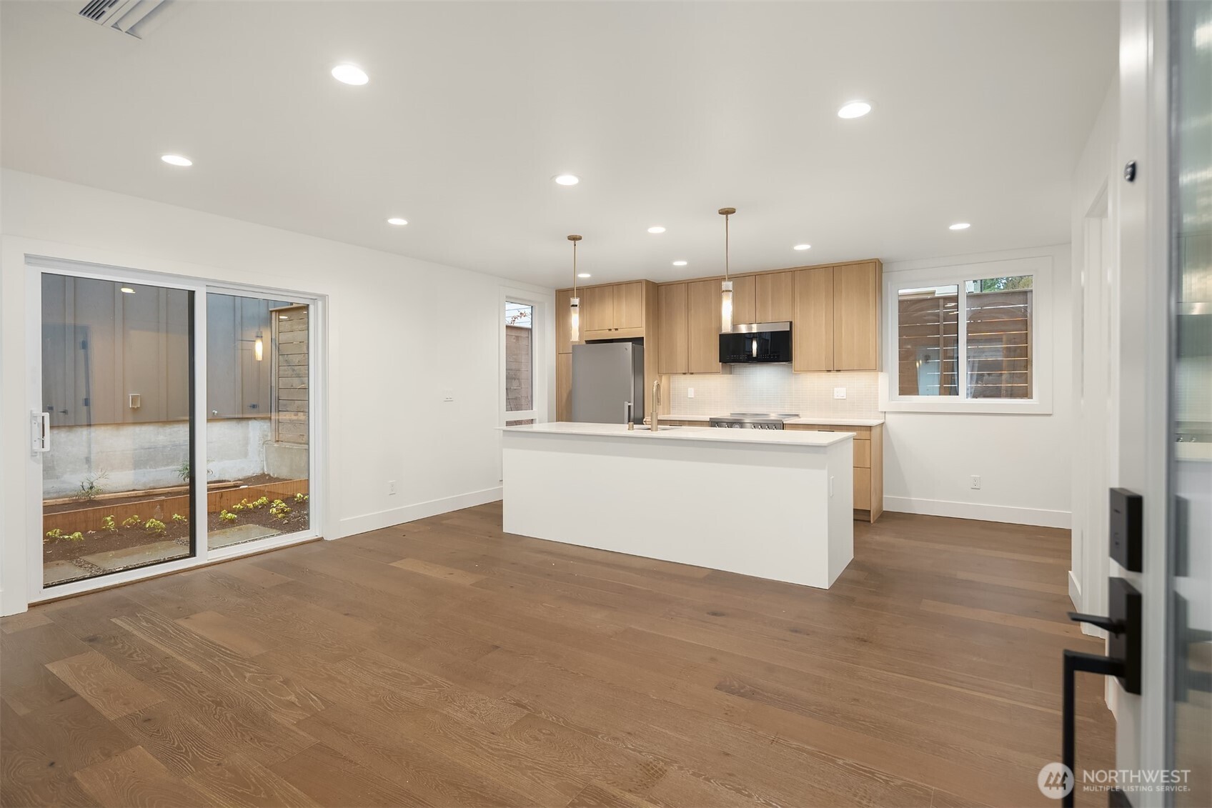 104 NE 44th Street , Seattle, WA 98105