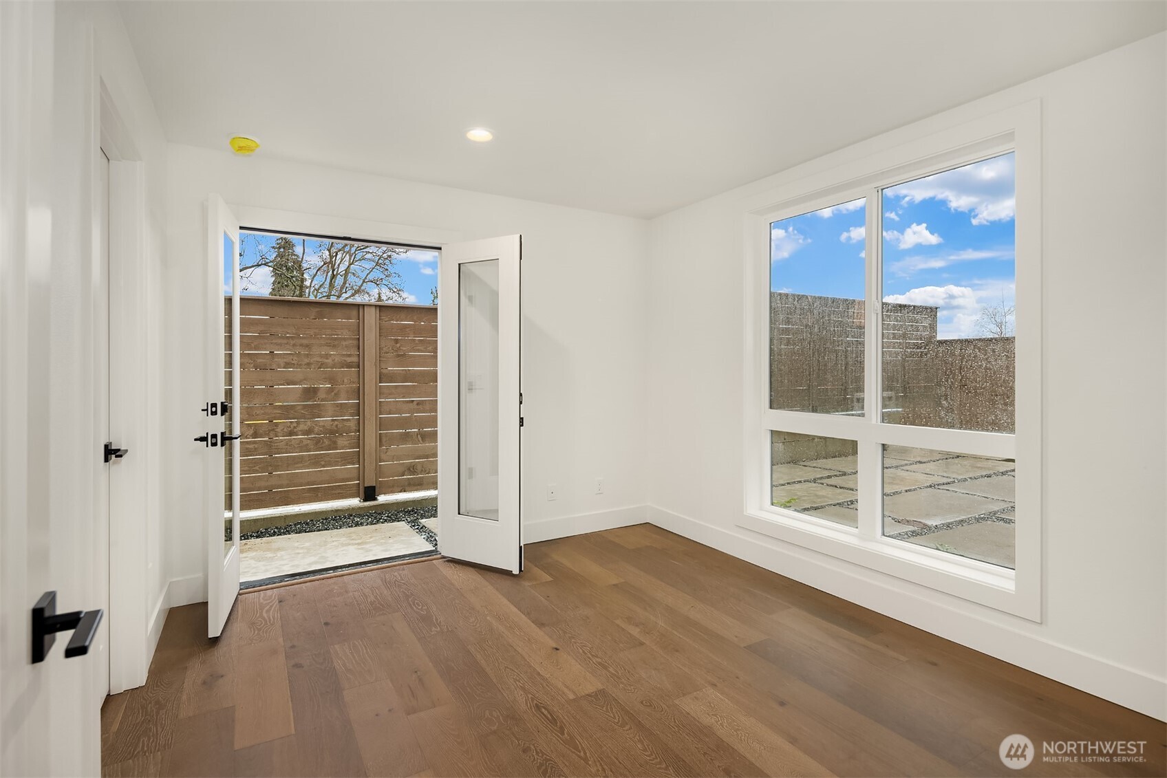 104 NE 44th Street , Seattle, WA 98105