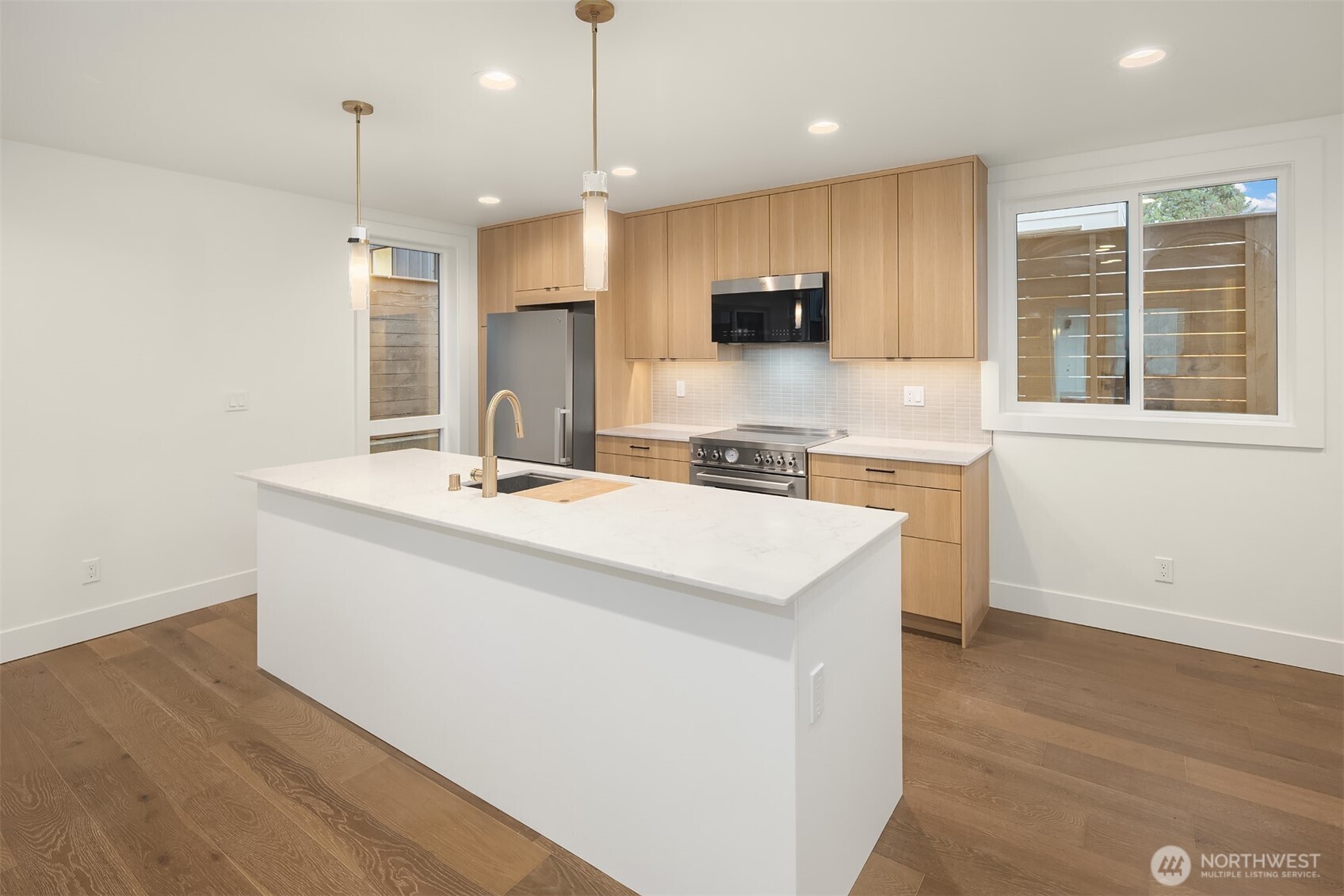 104 NE 44th Street , Seattle, WA 98105