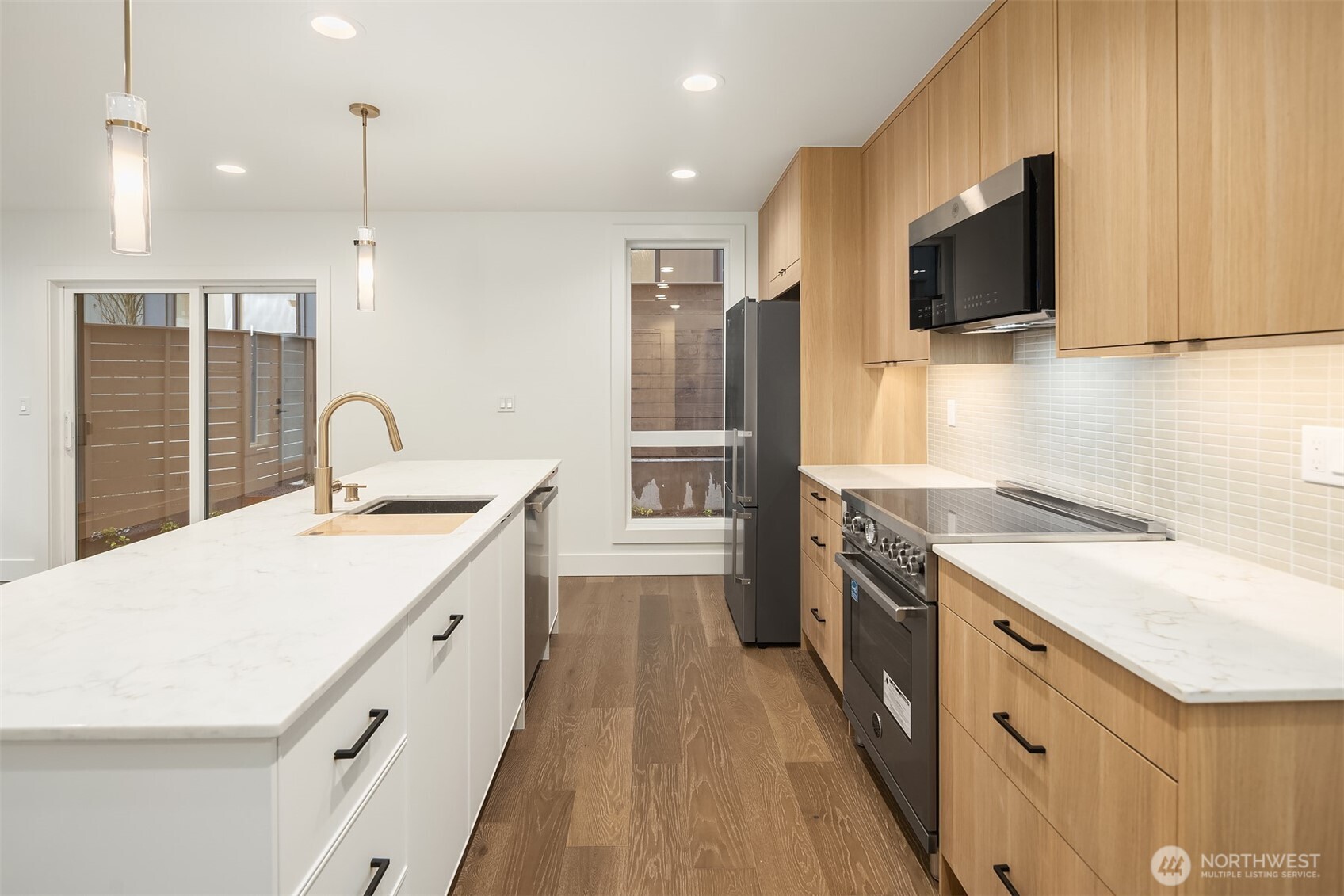 104 NE 44th Street , Seattle, WA 98105