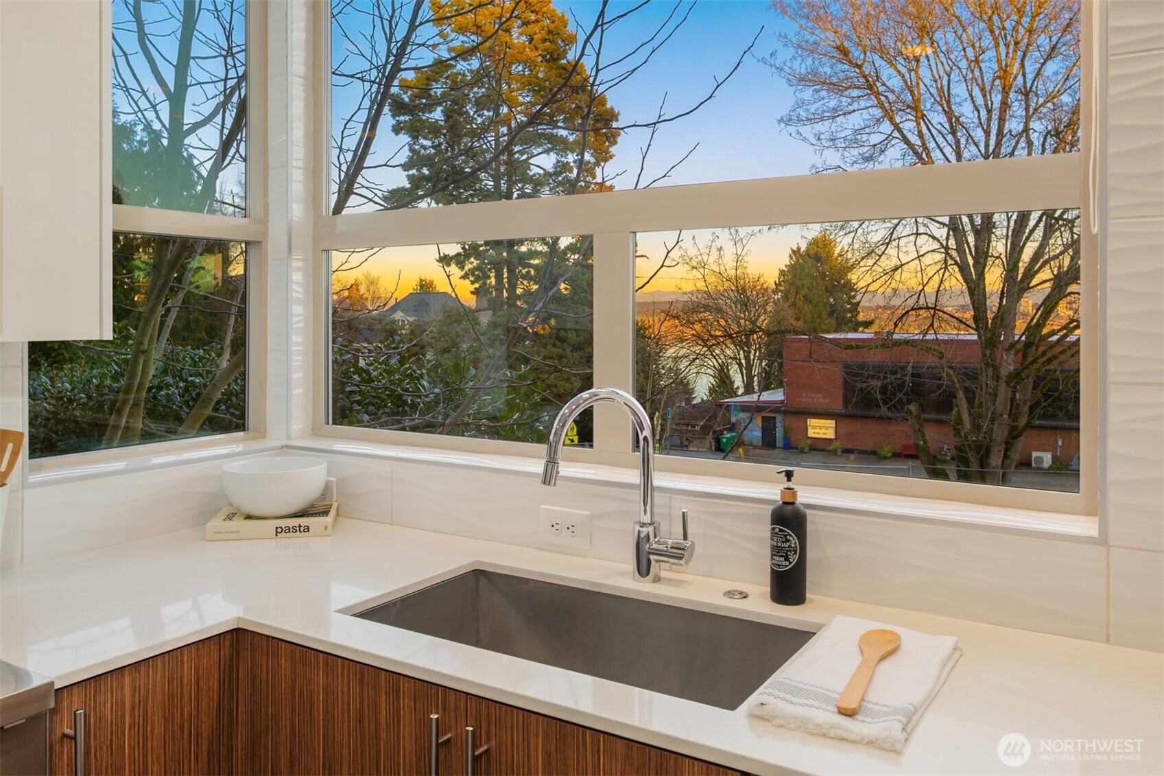 928 34th Avenue , Seattle, WA 98122