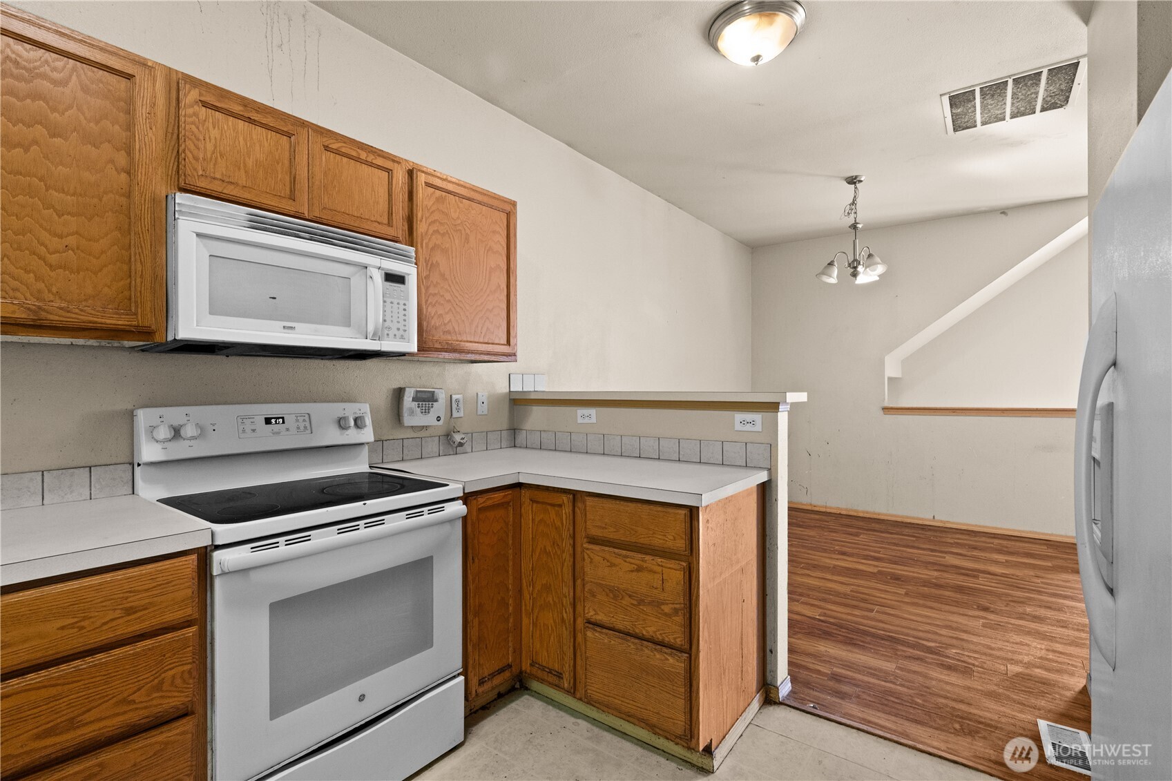 11542 6th Avenue E, Tacoma, WA 98445-8083