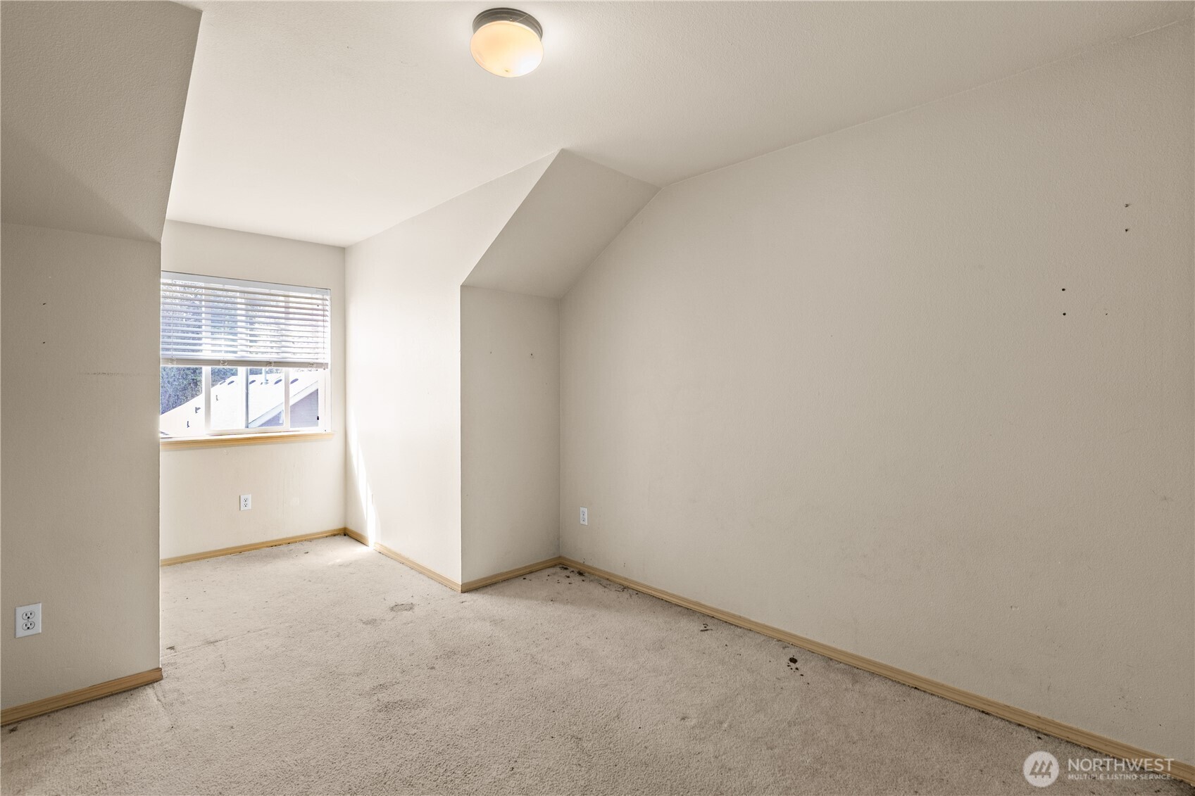 11542 6th Avenue E, Tacoma, WA 98445-8083