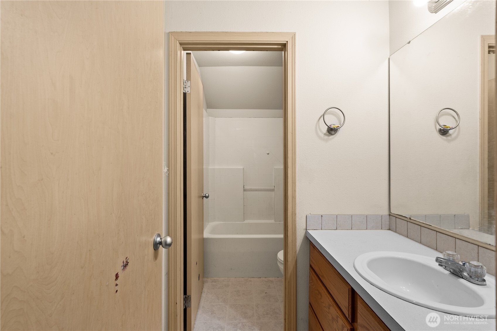 11542 6th Avenue E, Tacoma, WA 98445-8083