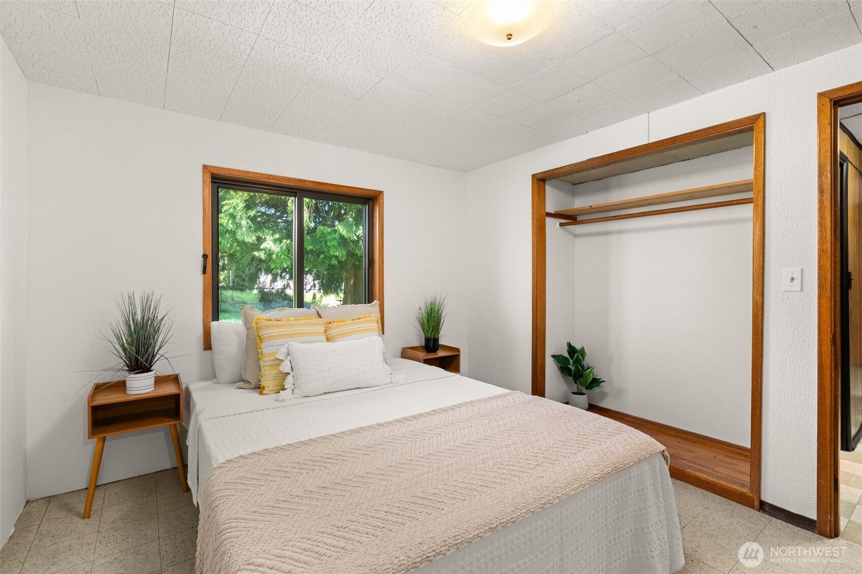 2426 S 142nd Street , SeaTac, WA 98168