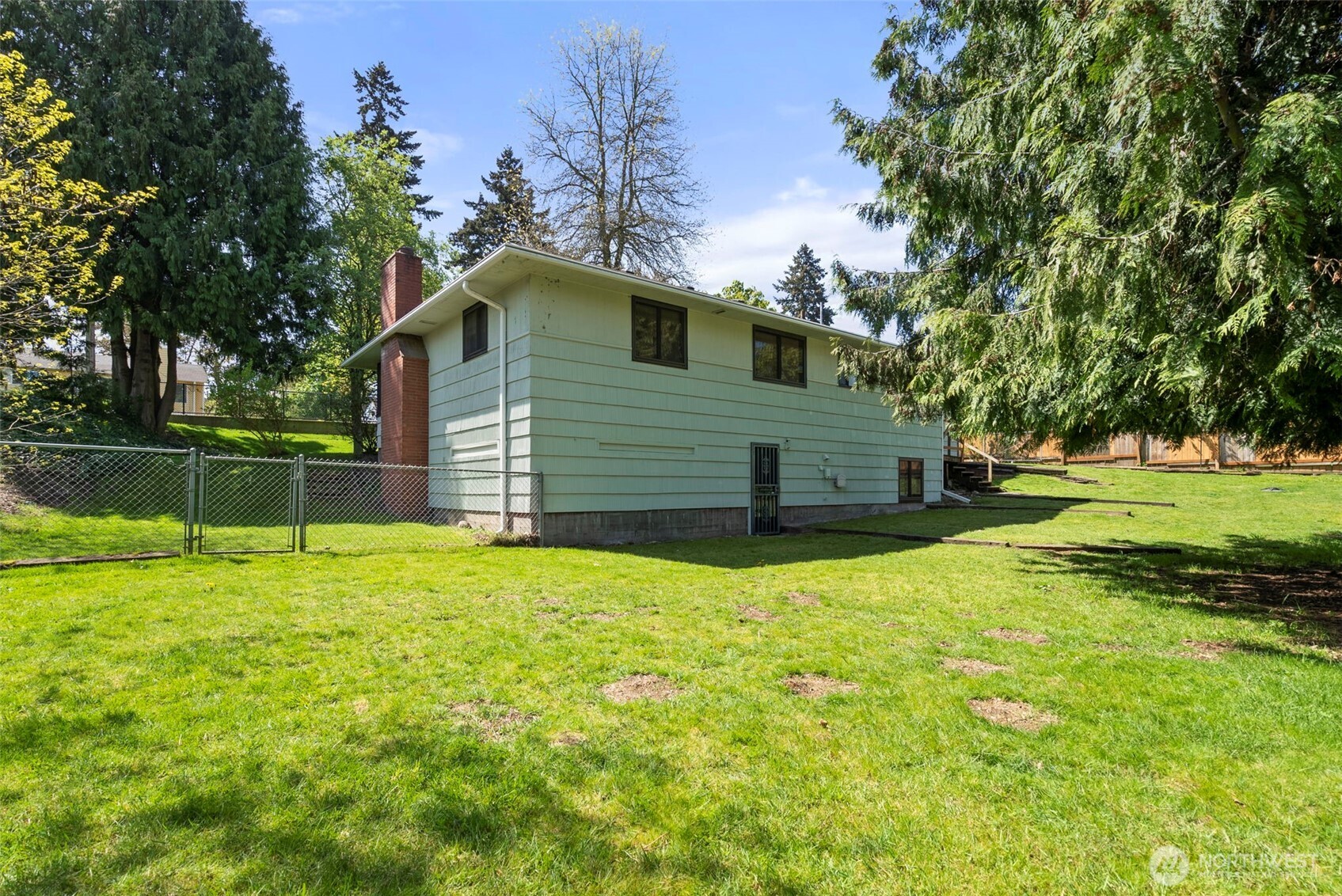 2426 S 142nd Street , SeaTac, WA 98168