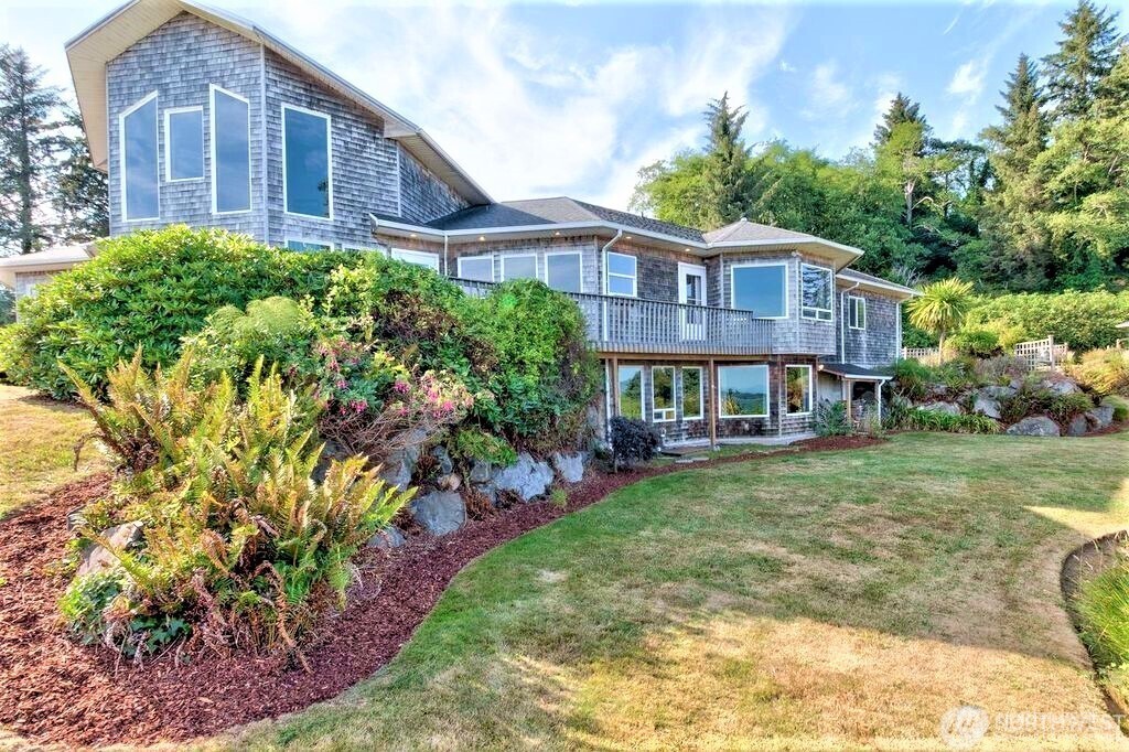 194 SW Robert Gray Drive , Ilwaco, WA 98624