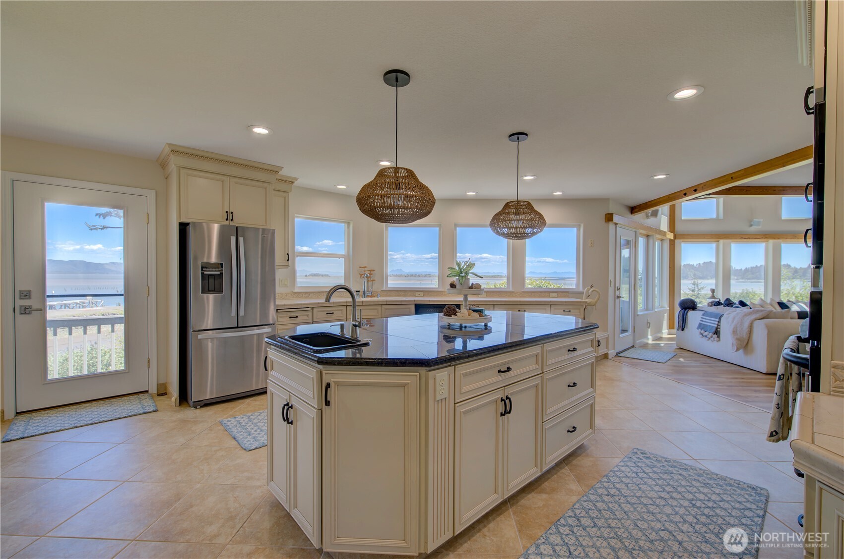 194 SW Robert Gray Drive , Ilwaco, WA 98624