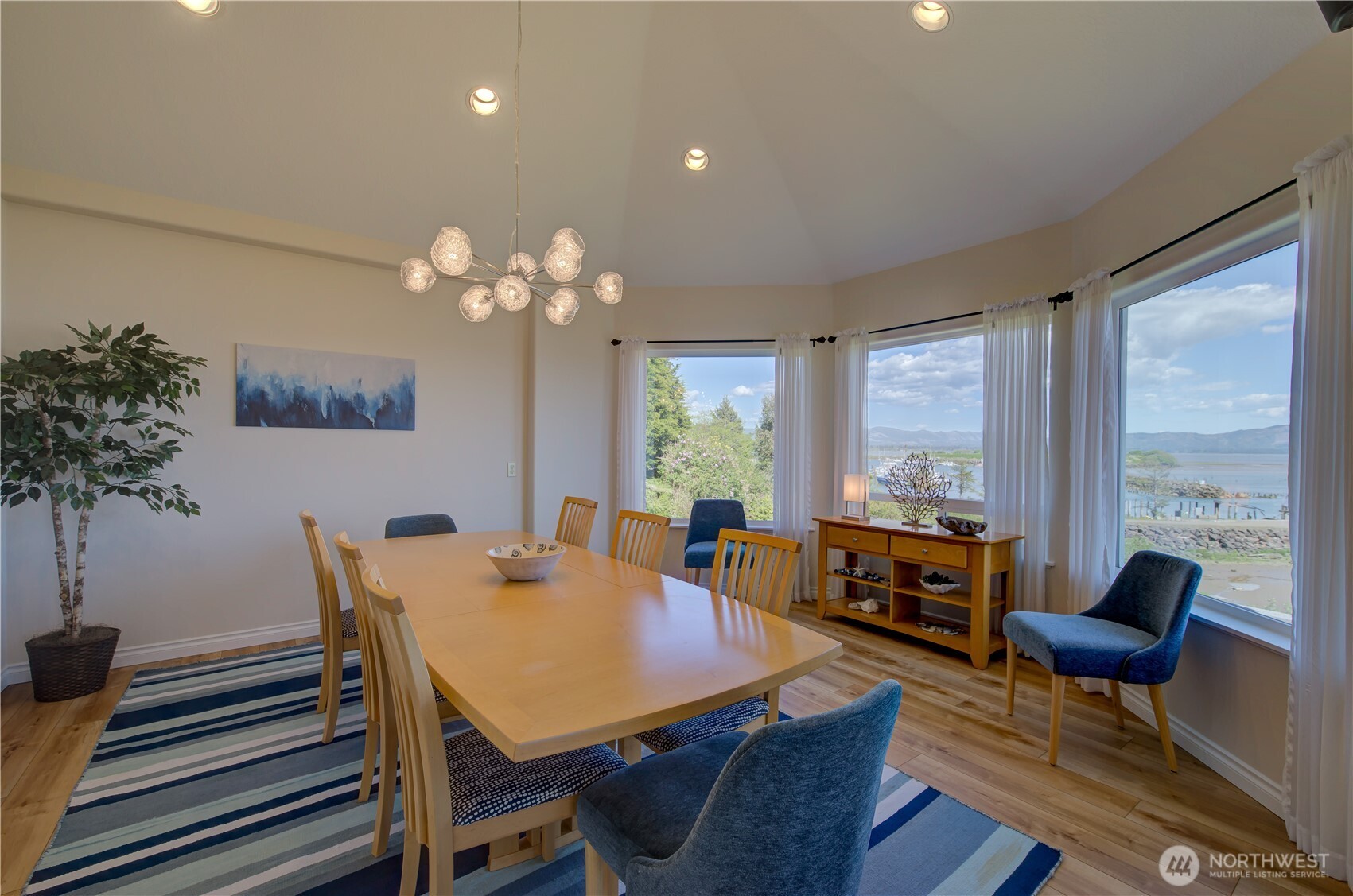 194 SW Robert Gray Drive , Ilwaco, WA 98624