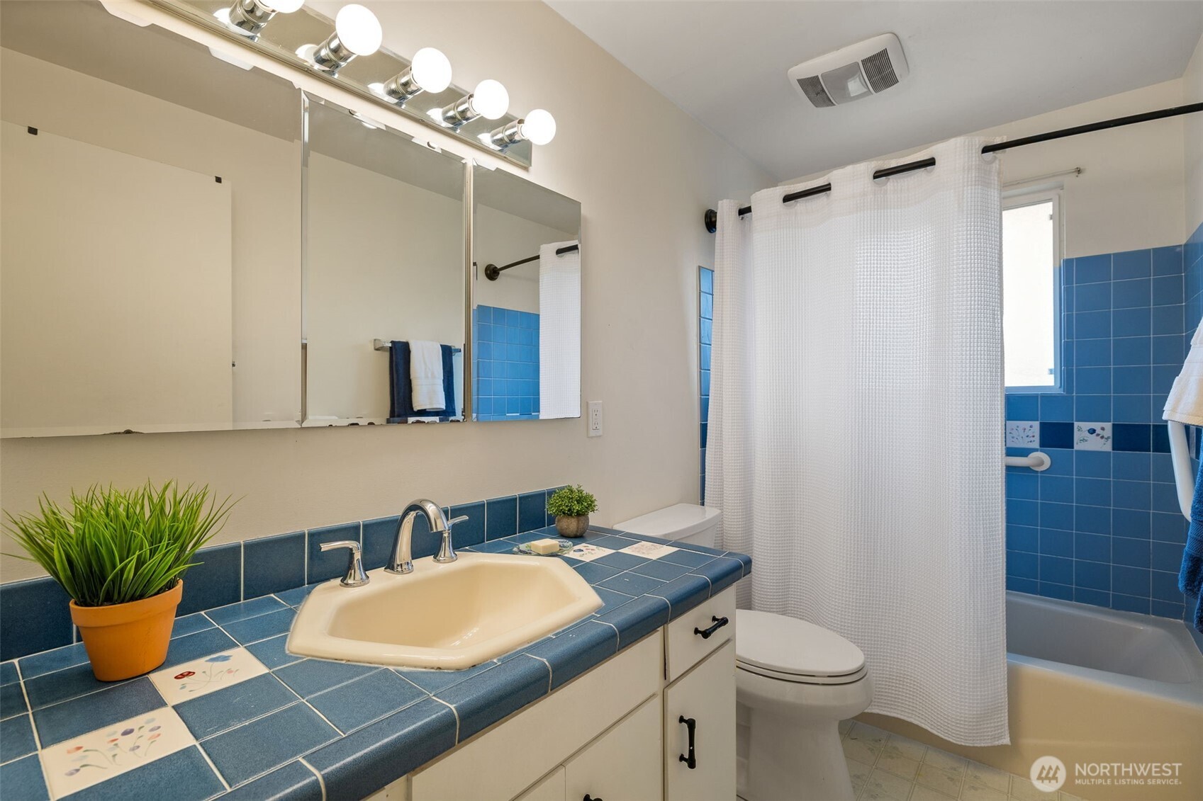 16610 SE 24th Street , Bellevue, WA 98008
