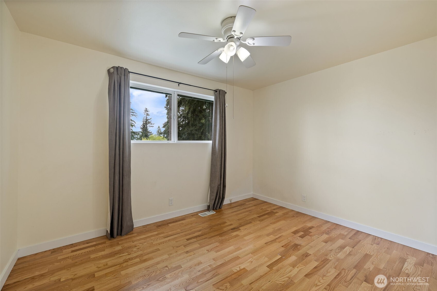 16610 SE 24th Street , Bellevue, WA 98008