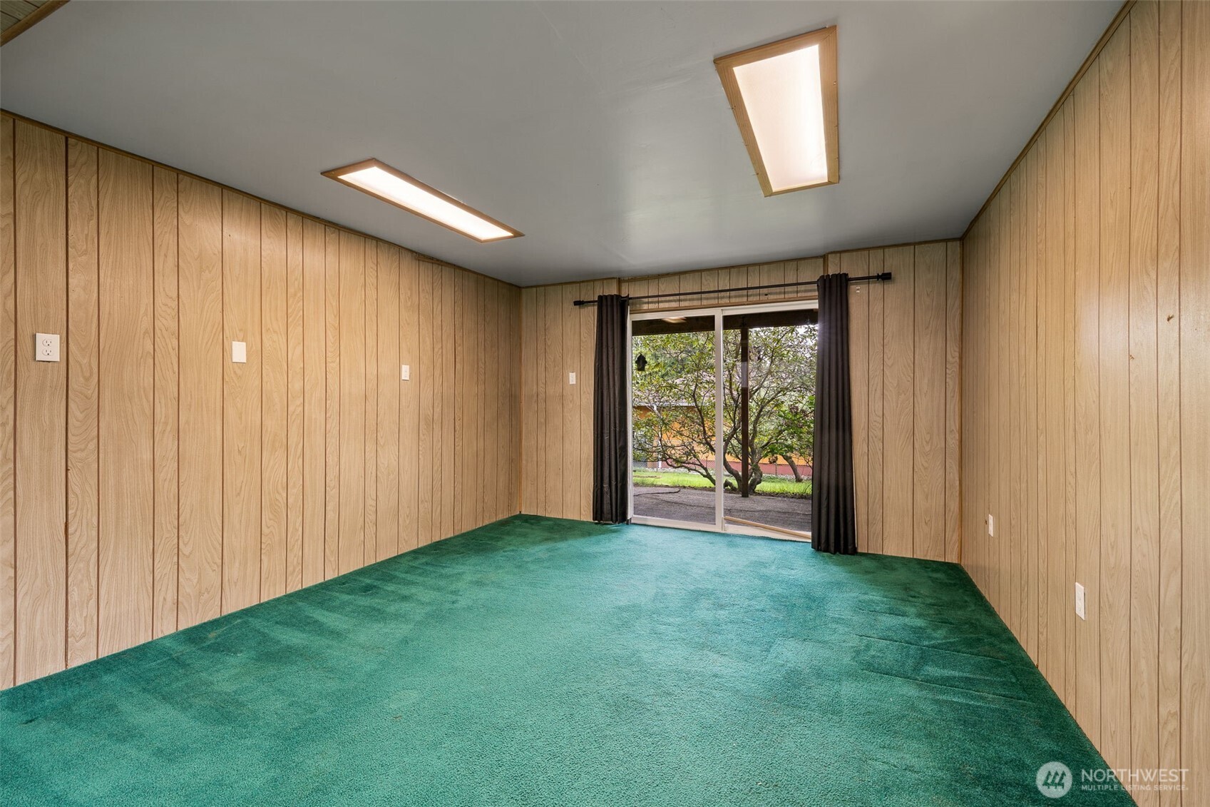 16610 SE 24th Street , Bellevue, WA 98008