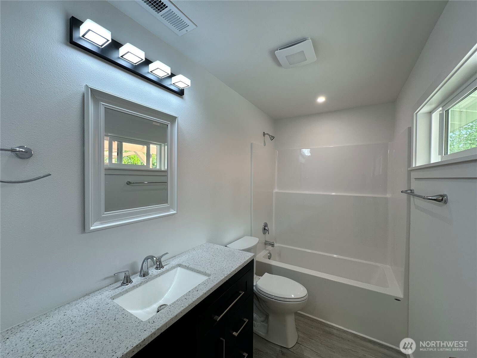 1743 SE Crawford Road , Port Orchard, WA 98366