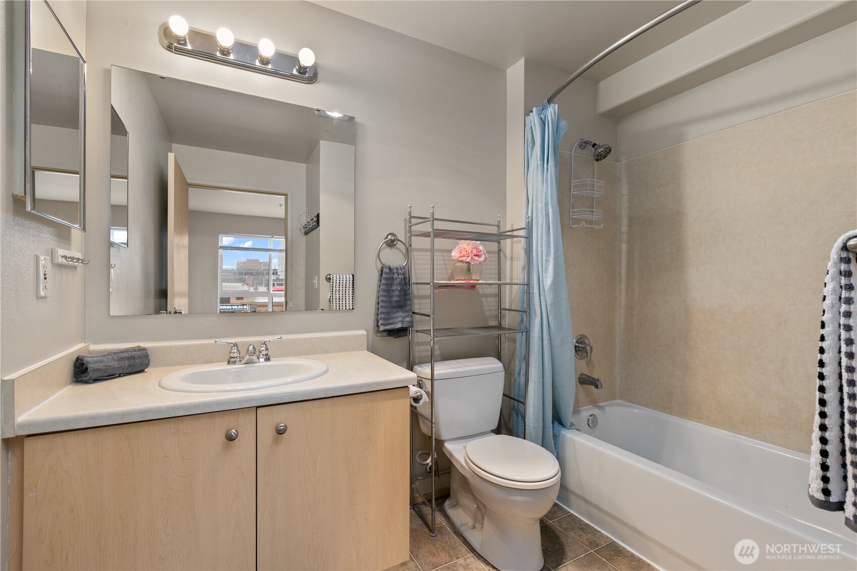 2818 Grand Avenue #B401, Everett, WA 98201