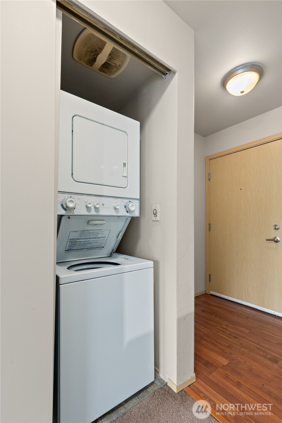 2818 Grand Avenue #B401, Everett, WA 98201
