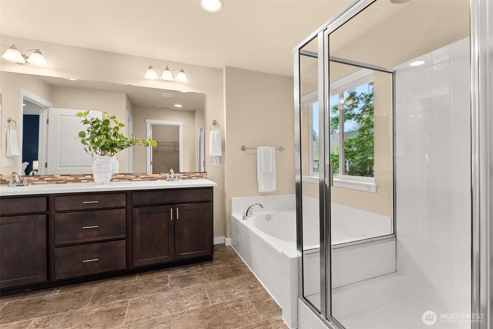 8896 Silverspot Drive SE, Tumwater, WA 98501