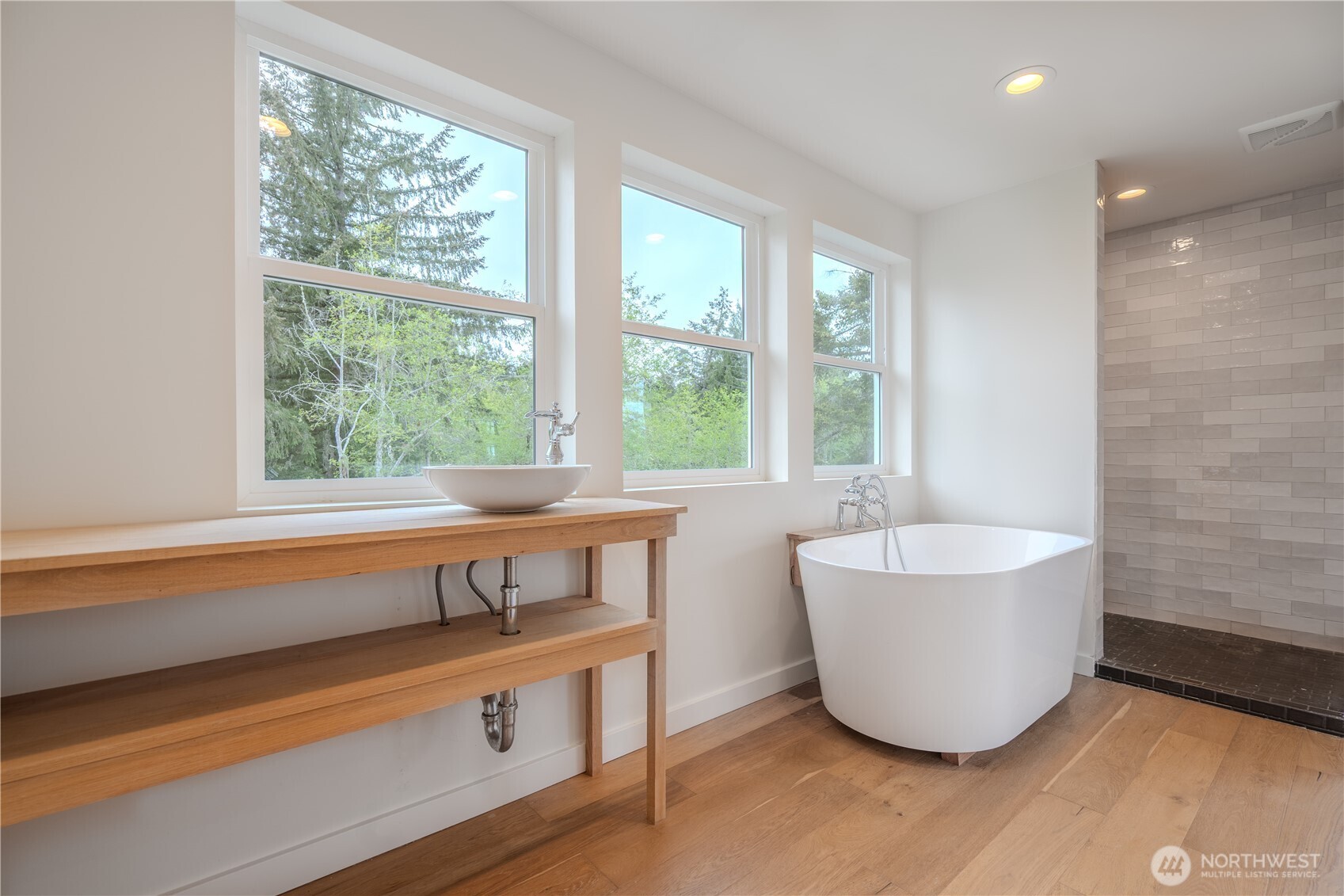 9301 Lohrer Lane NE, Olympia, WA 98516