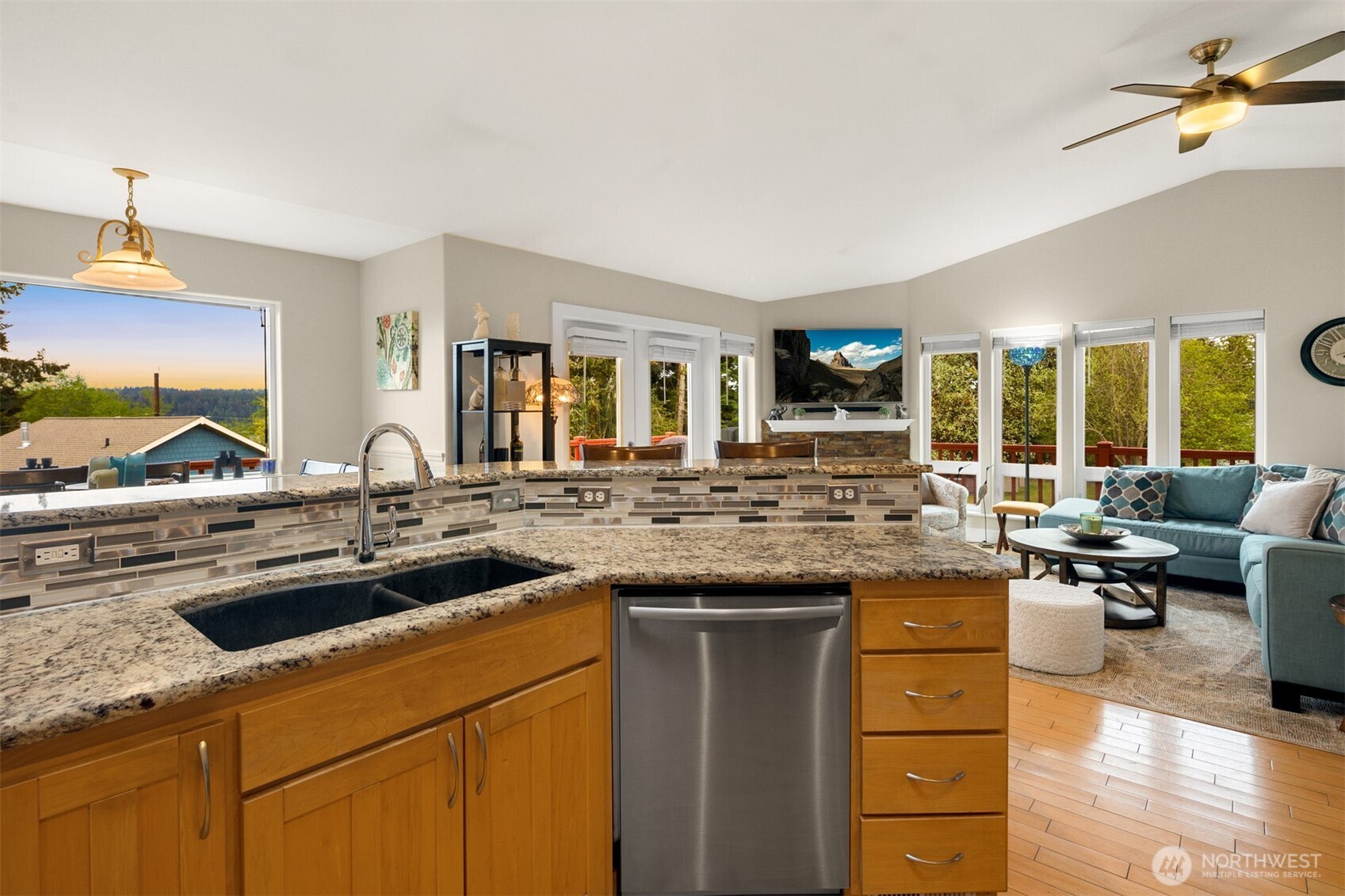 1409 Commodore Place , Freeland, WA 98249-9694