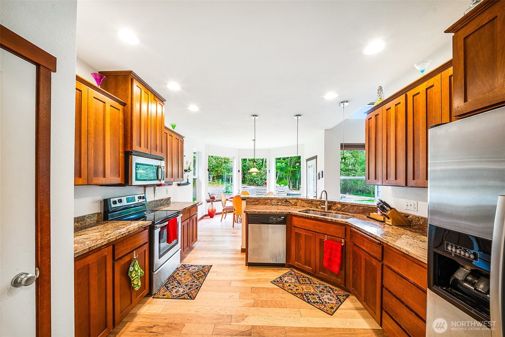 11940 Windtree Lane SE, Rainier, WA 98576