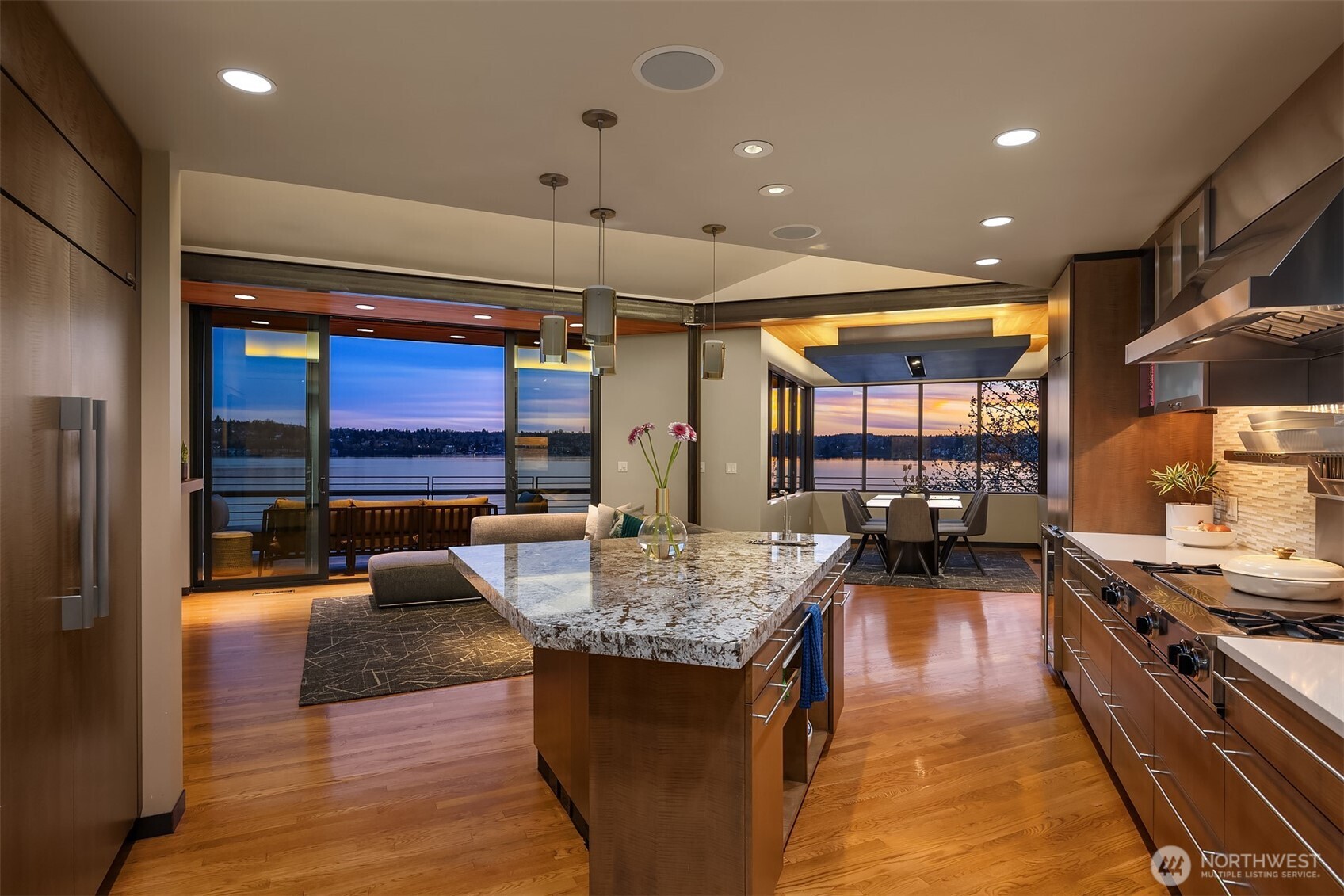 7703 W Mercer Way , Mercer Island, WA 98040