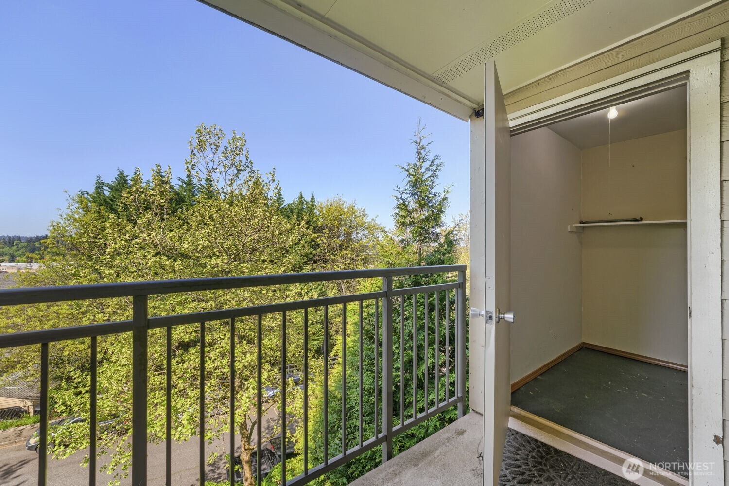 3811 130 Lane SE, Bellevue, WA 98006